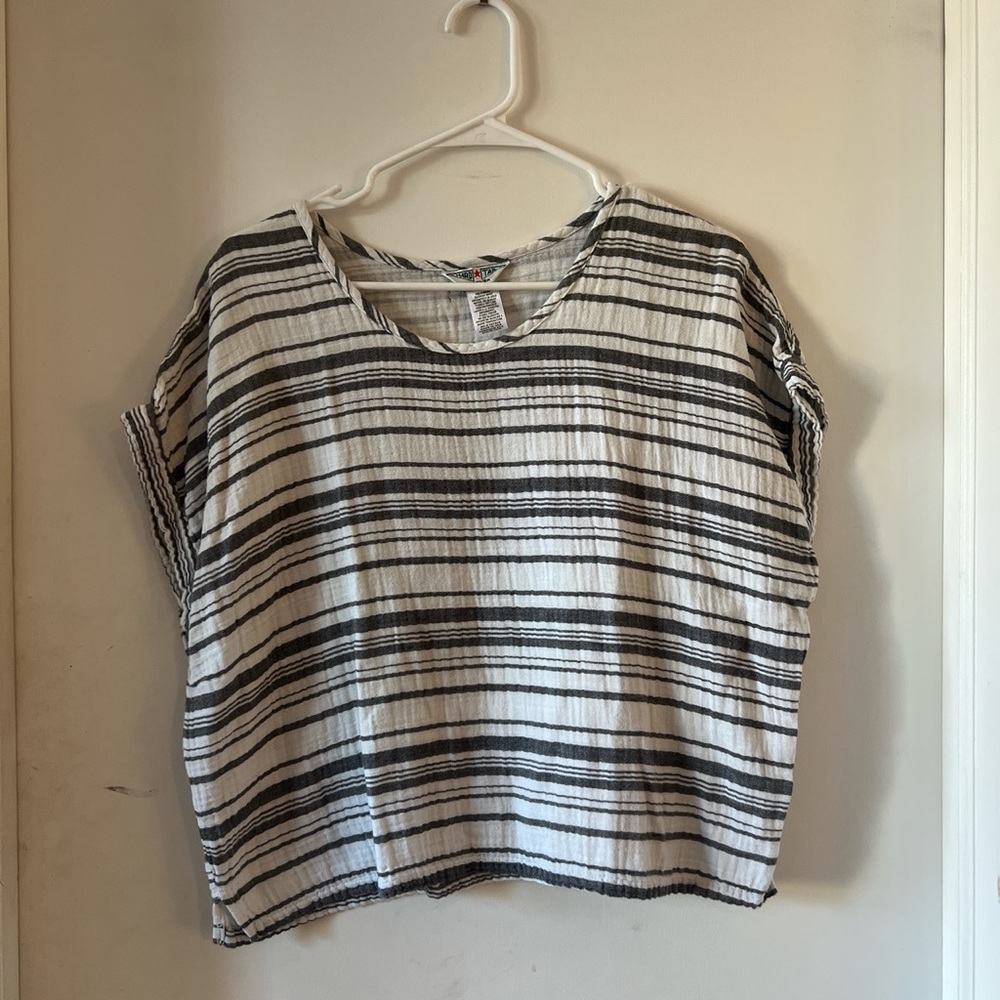 navy and white hard tail cropped linen top size L